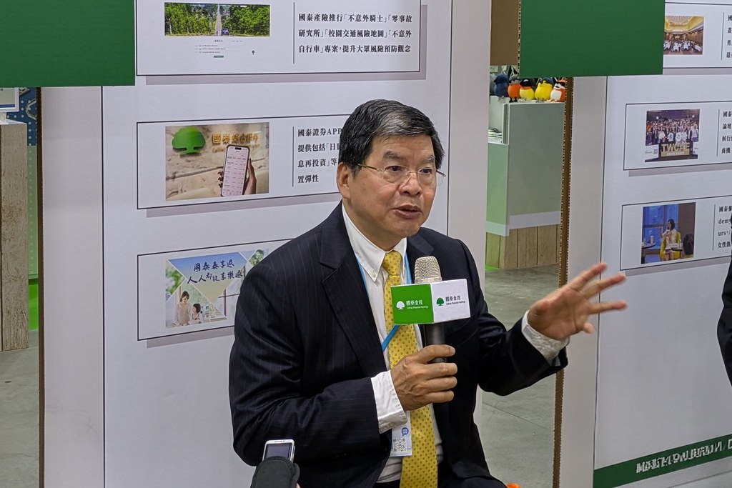 國泰金控總經理李長庚說明其對自然金融市場發展的期待。攝影：李育琴